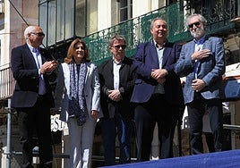 Luis Martín (en el centro) junto a sus compañeros, el día en que recibieron el título de Hijos Predilectos de Segovia.