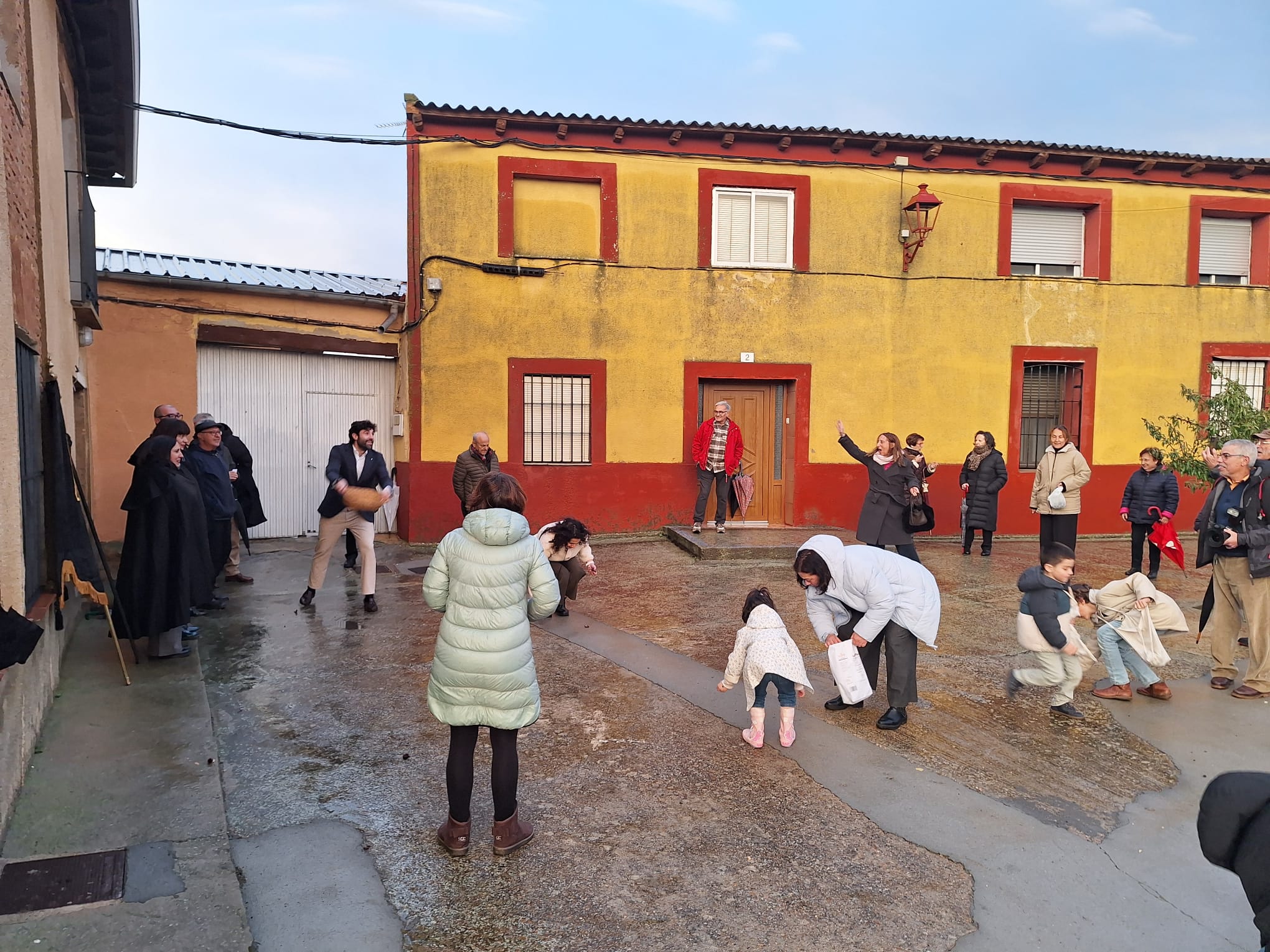 Los vecinos de Villalán de Campos vuelven a correr las castañas
