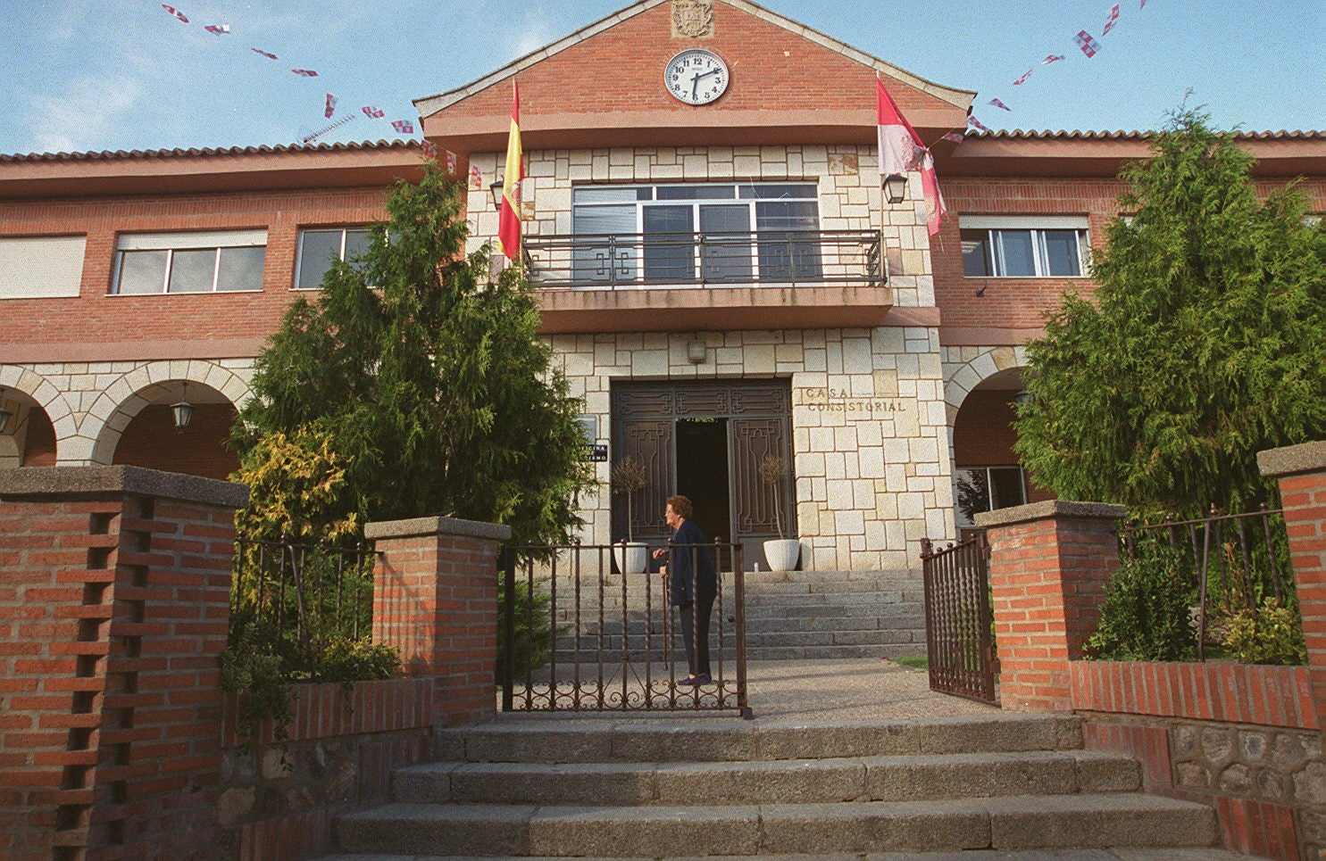 El Ayuntamiento de la localidad en una fotografía de septiembre del año 2000.