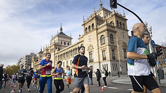 El centro de Valladolid se convierte en una fiesta del deporte y el compañerismo