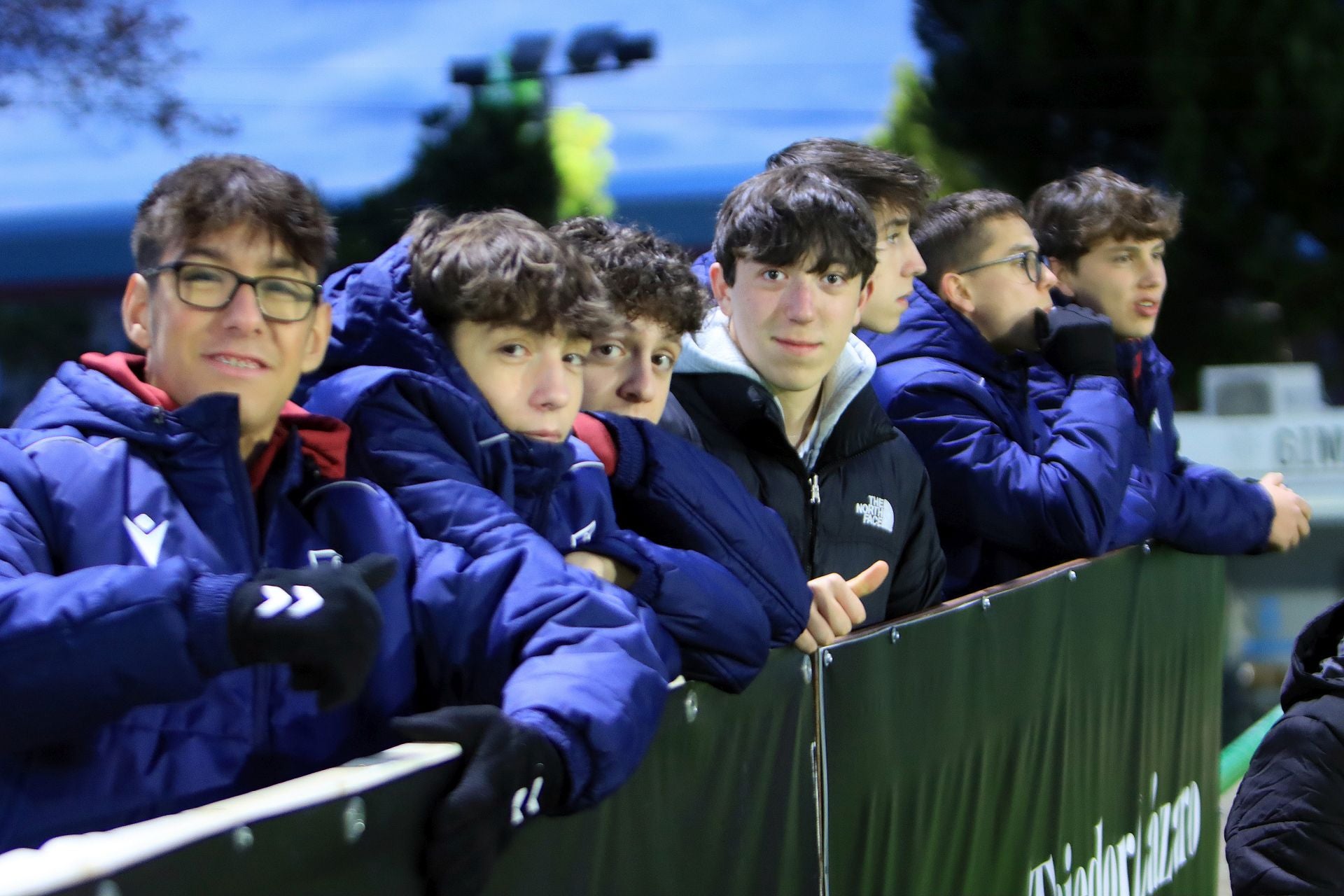 Búscate en las gradas de La Albuera durante el Segoviana vs Langreo