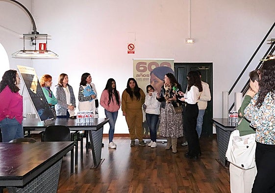 Inauguración de la exposición en la biblioteca del IES Jorge Manrique.