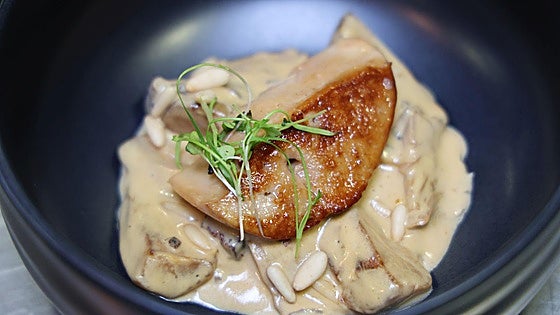 Salteado de setas a la crema de foie gras y morcilla, por el chef Raúl del Moral