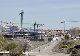 Construcción de viviendas este año en El Peral, al sur de la capital vallisoletana.
