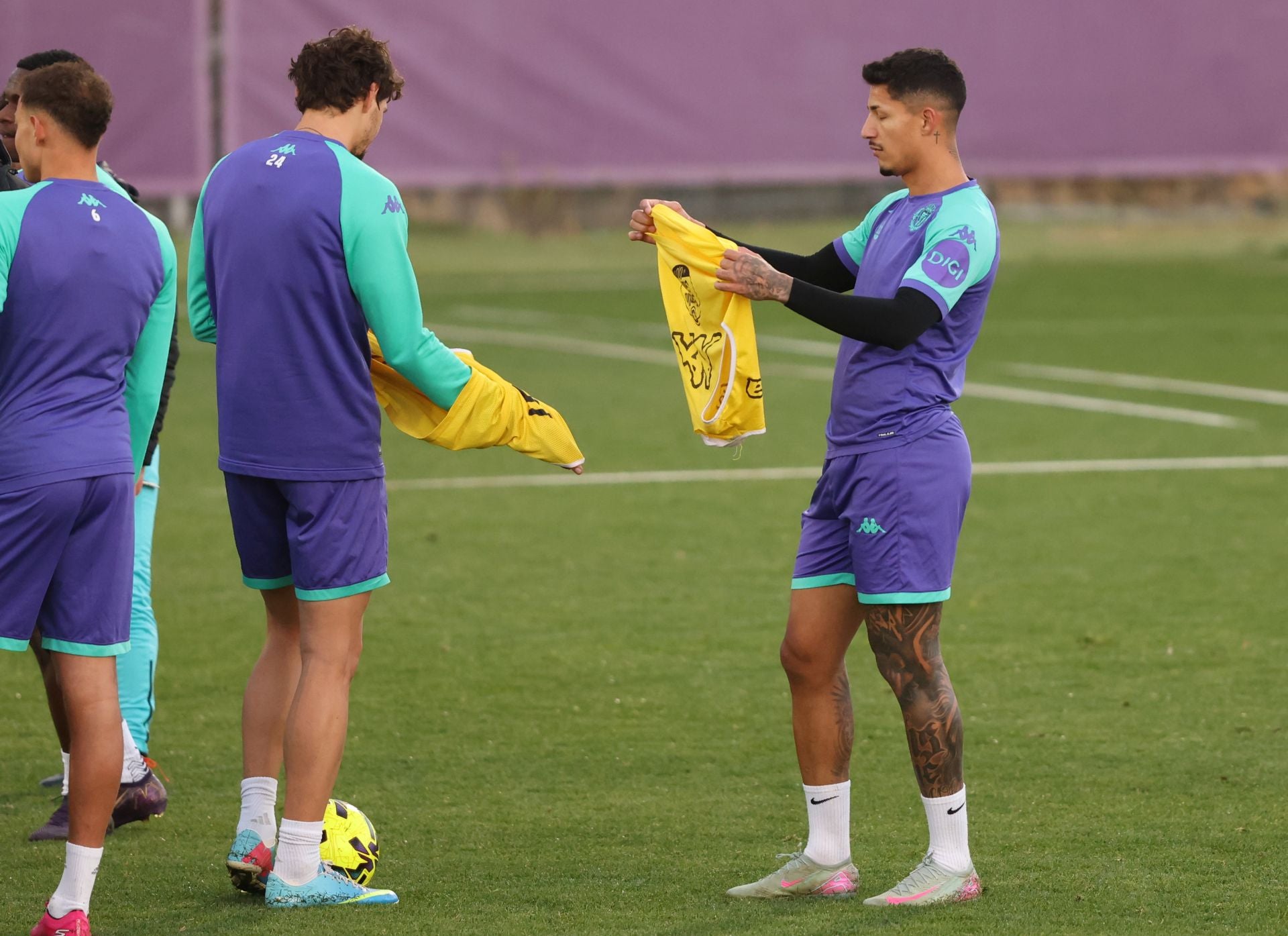 Las imágenes del entrenamiento del Real Valladolid con la ausencia de Almada