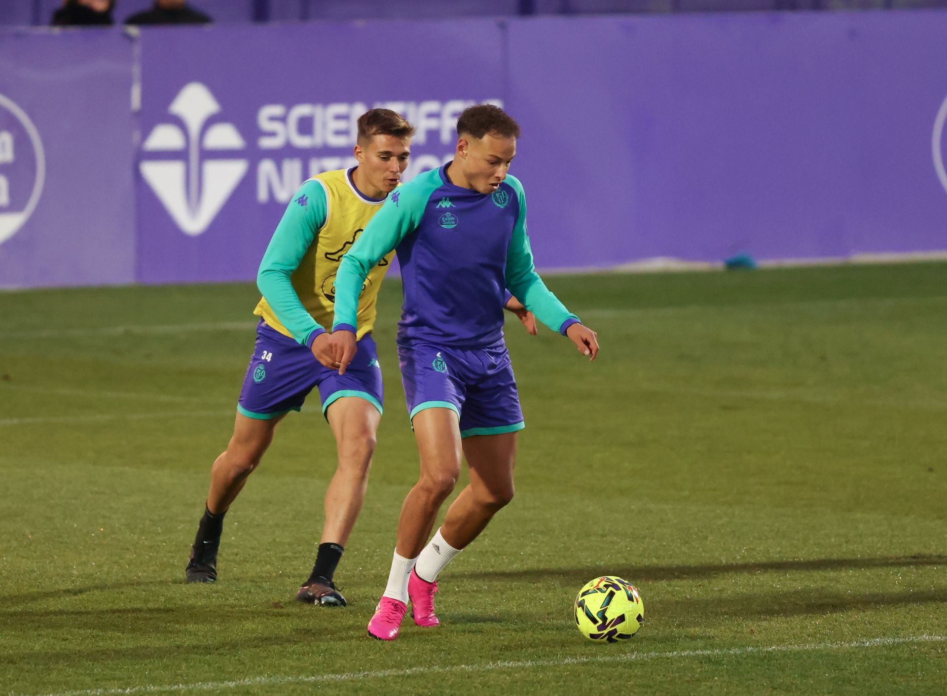 Las imágenes del entrenamiento del Real Valladolid con la ausencia de Almada