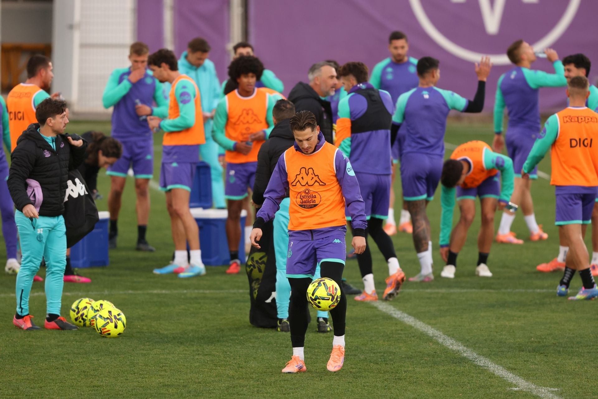 Las imágenes del entrenamiento del Real Valladolid con la ausencia de Almada
