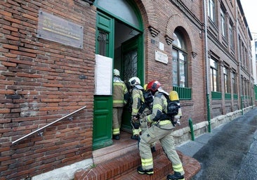 Un fluorescente quemado en el colegio Macías Picavea saca a todos los alumnos al patio