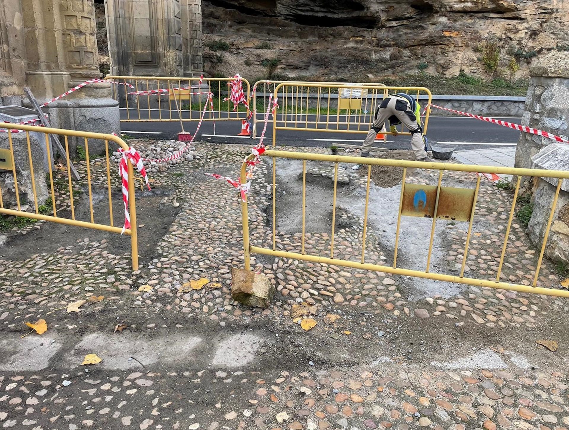 Trabajos de reparación del emborillado en el entorno de La Fuencisla.