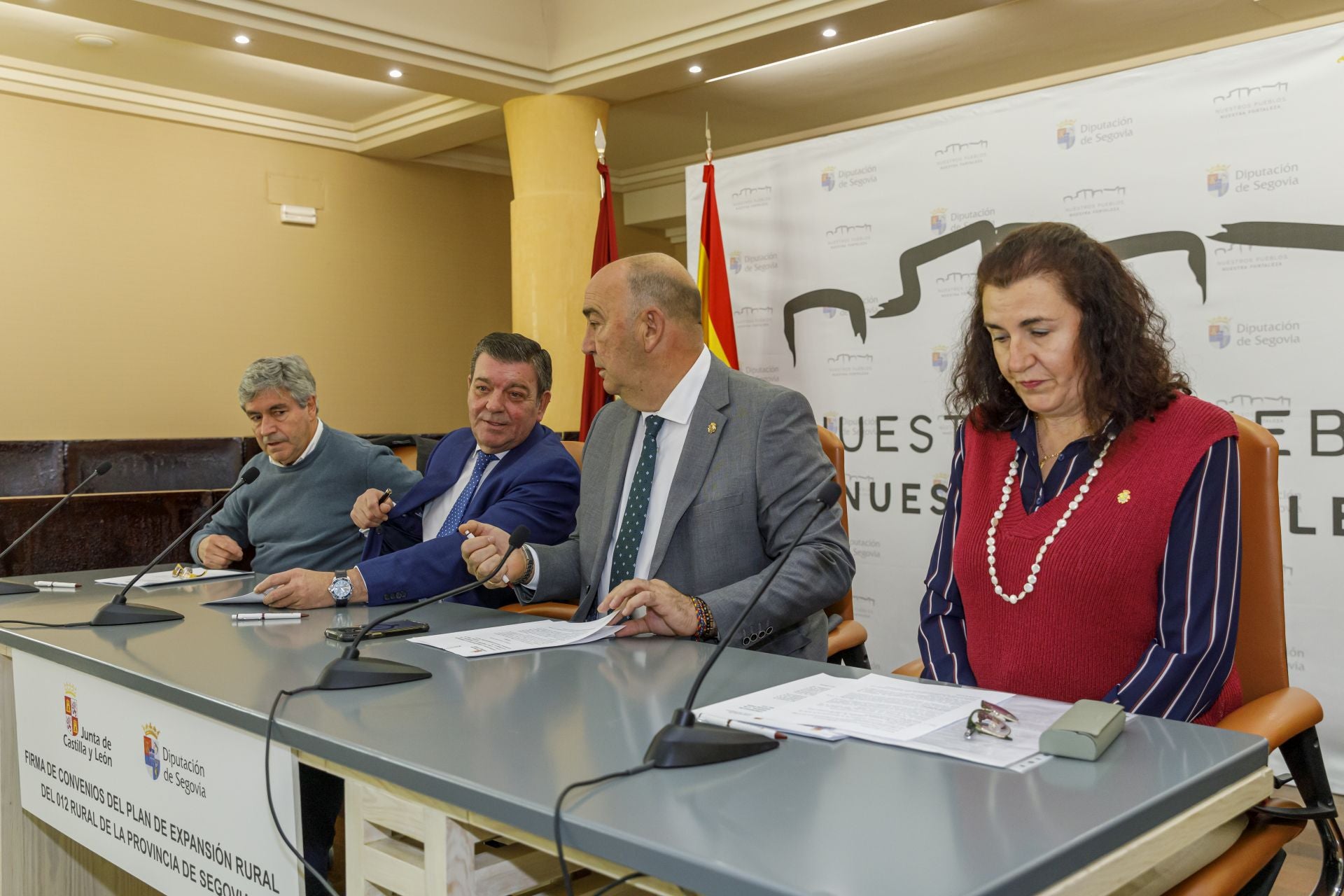 Firma del convenio de adhesión.