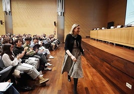 La vicepresidente de la Junta, Isabel Blanco, este miércoles durante la jornada sobre salud mental.