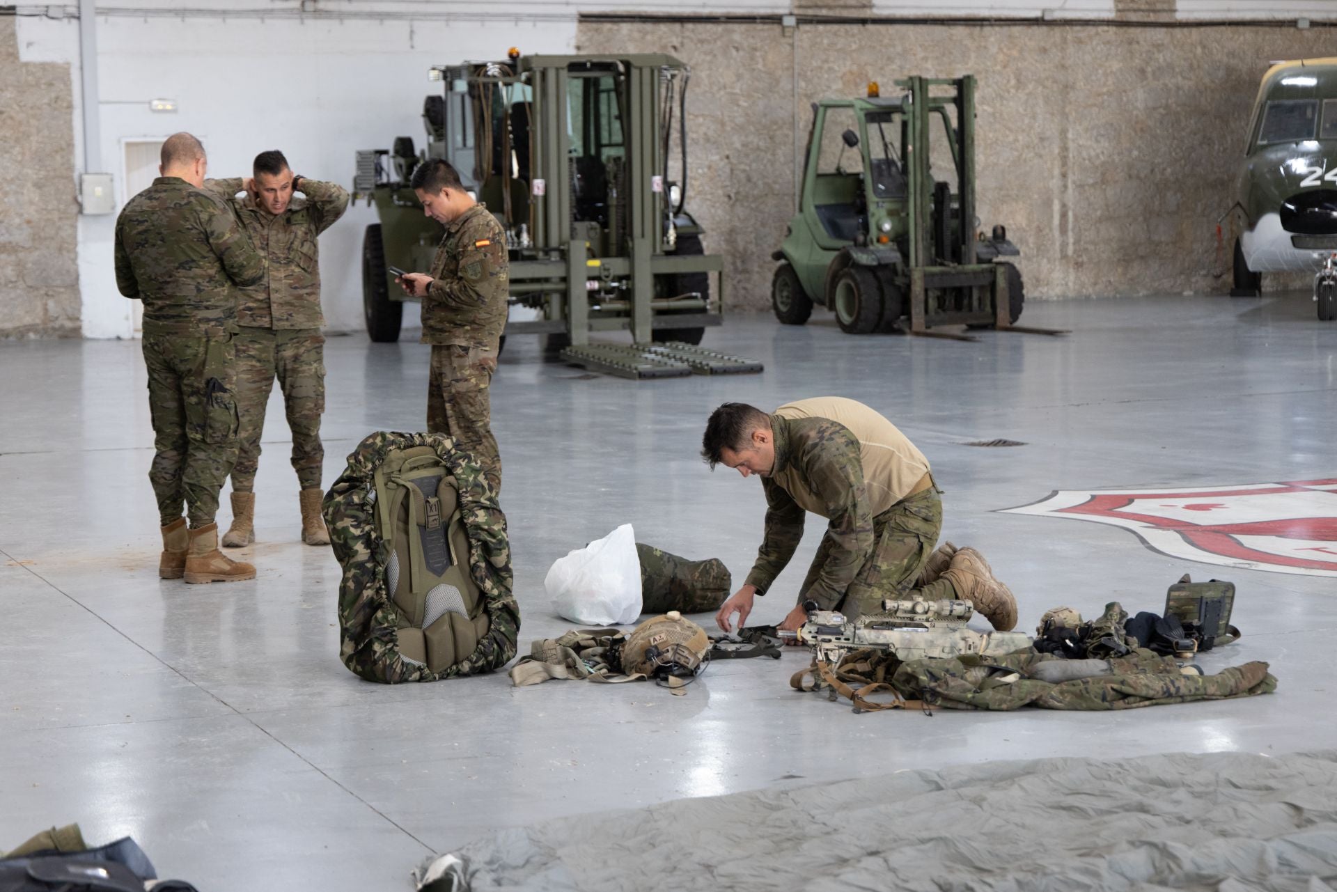 Maniobras paracaidistas en Villanubla