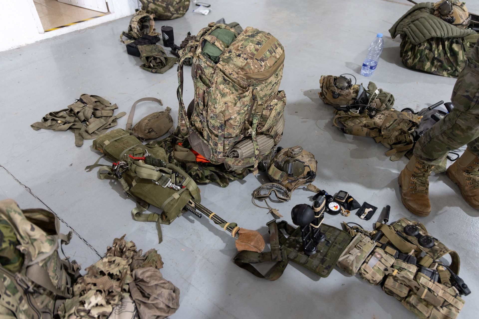 Maniobras paracaidistas en Villanubla