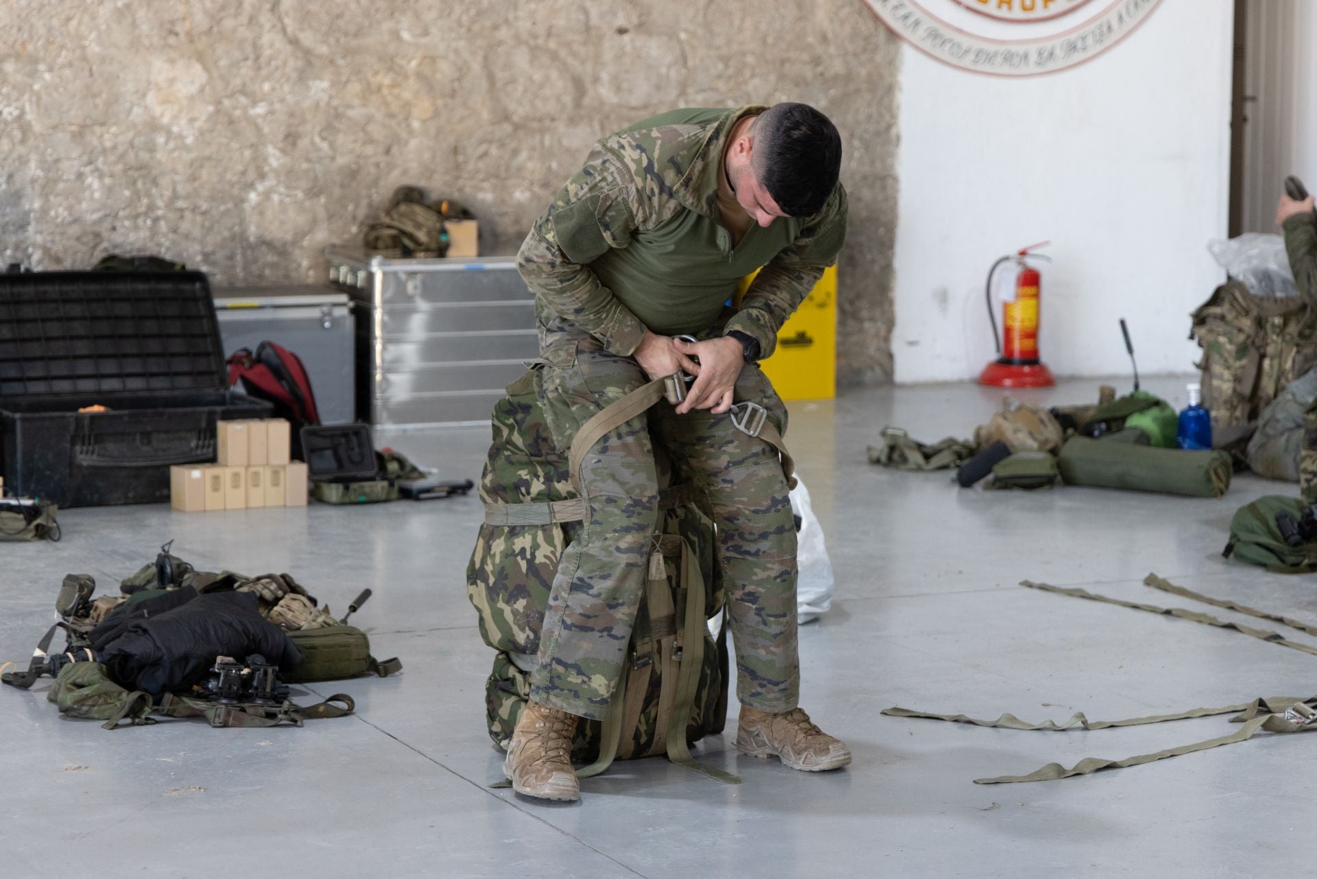 Maniobras paracaidistas en Villanubla