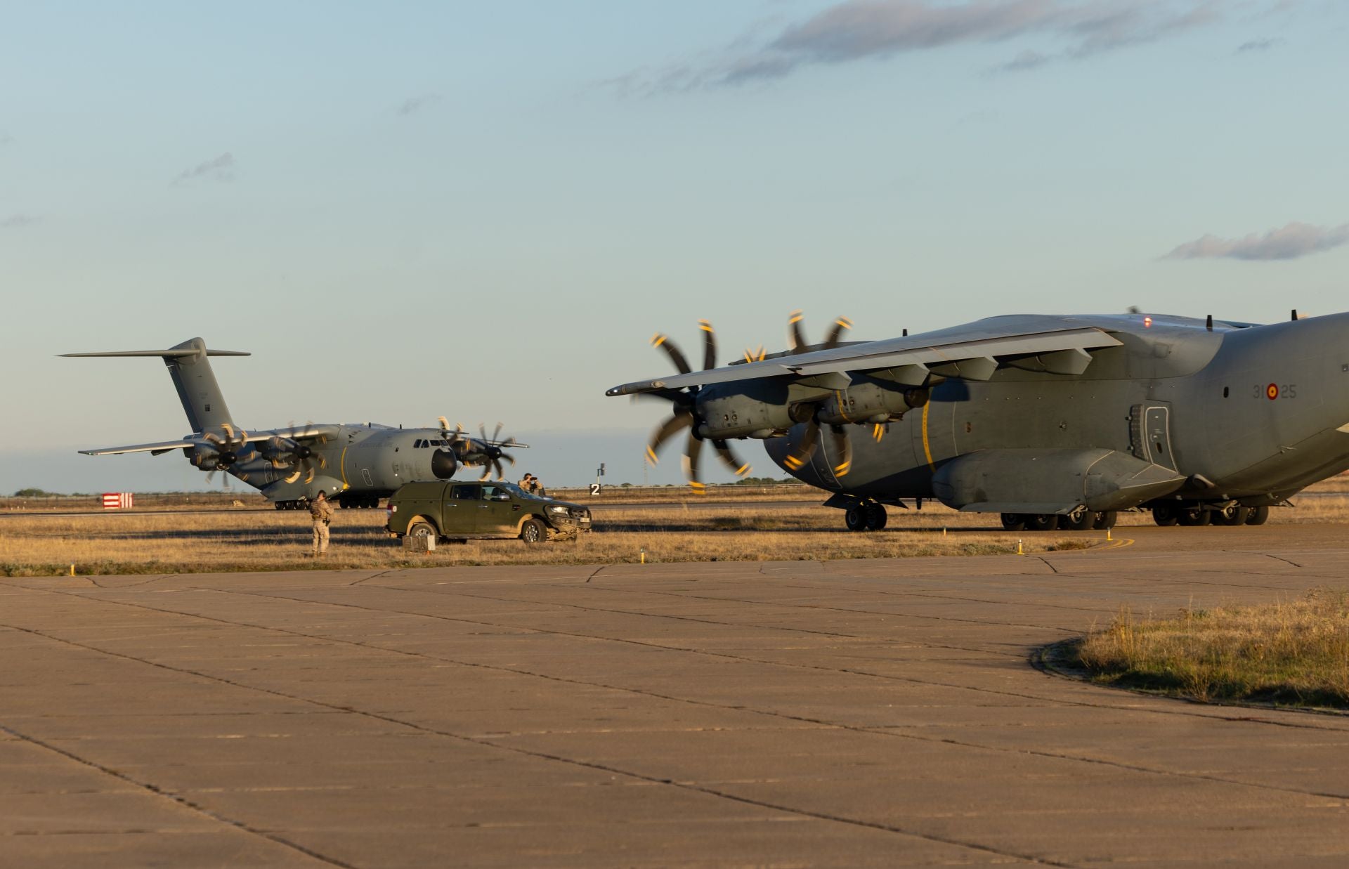 Maniobras paracaidistas en Villanubla
