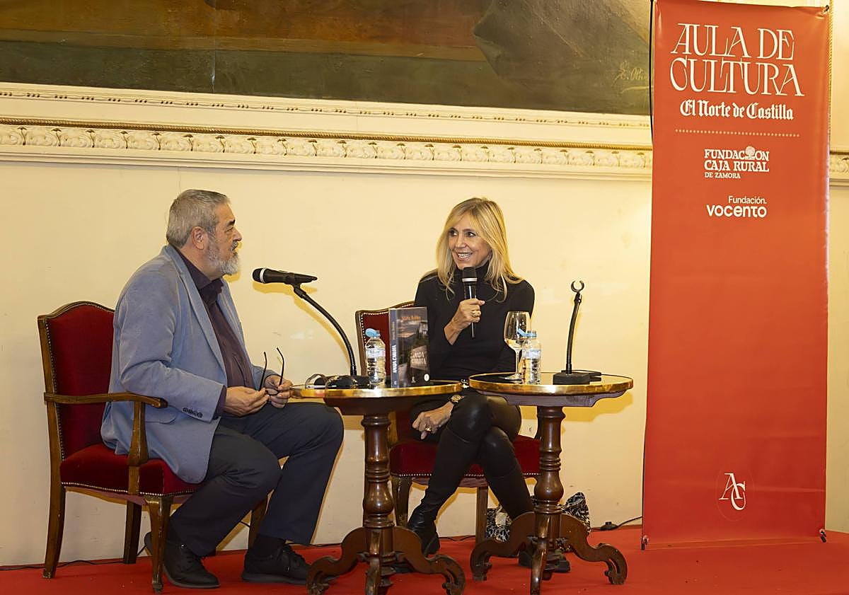 Imagen principal - Marta Robles descubre el lado más vulnerable de su detective Roures