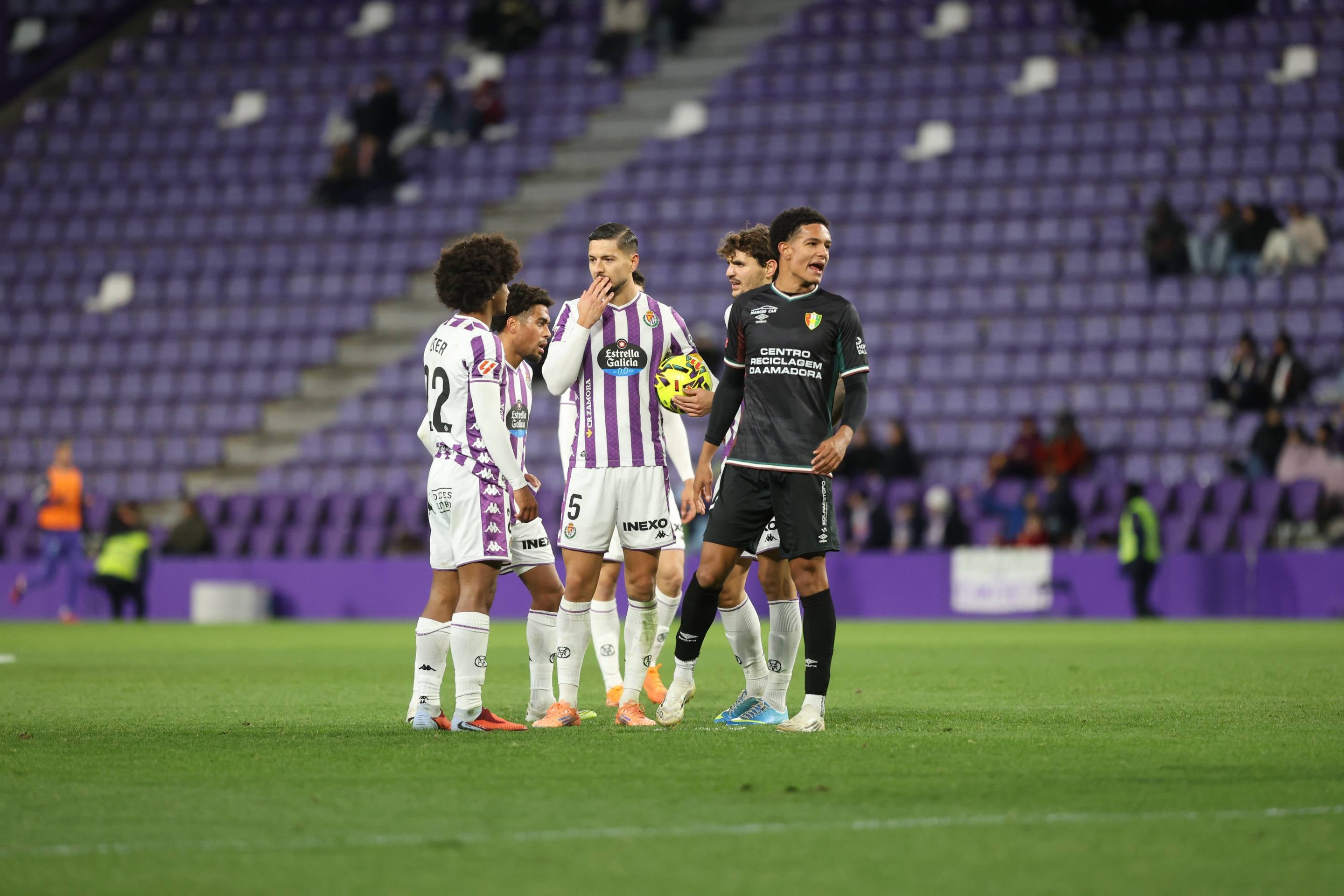 La derrota del Pucela ante el Estrela Amadora, en imágenes