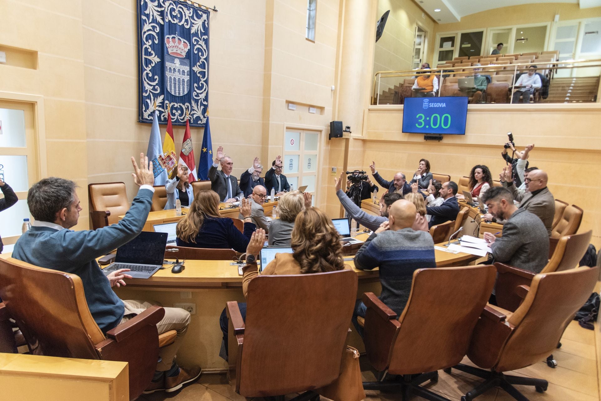 Votación en el Pleno extraodinario celebrado este jueves en el Ayuntamiento de Segovia.