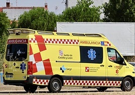 Imagen de archivo de una ambulancia en Valladolid.
