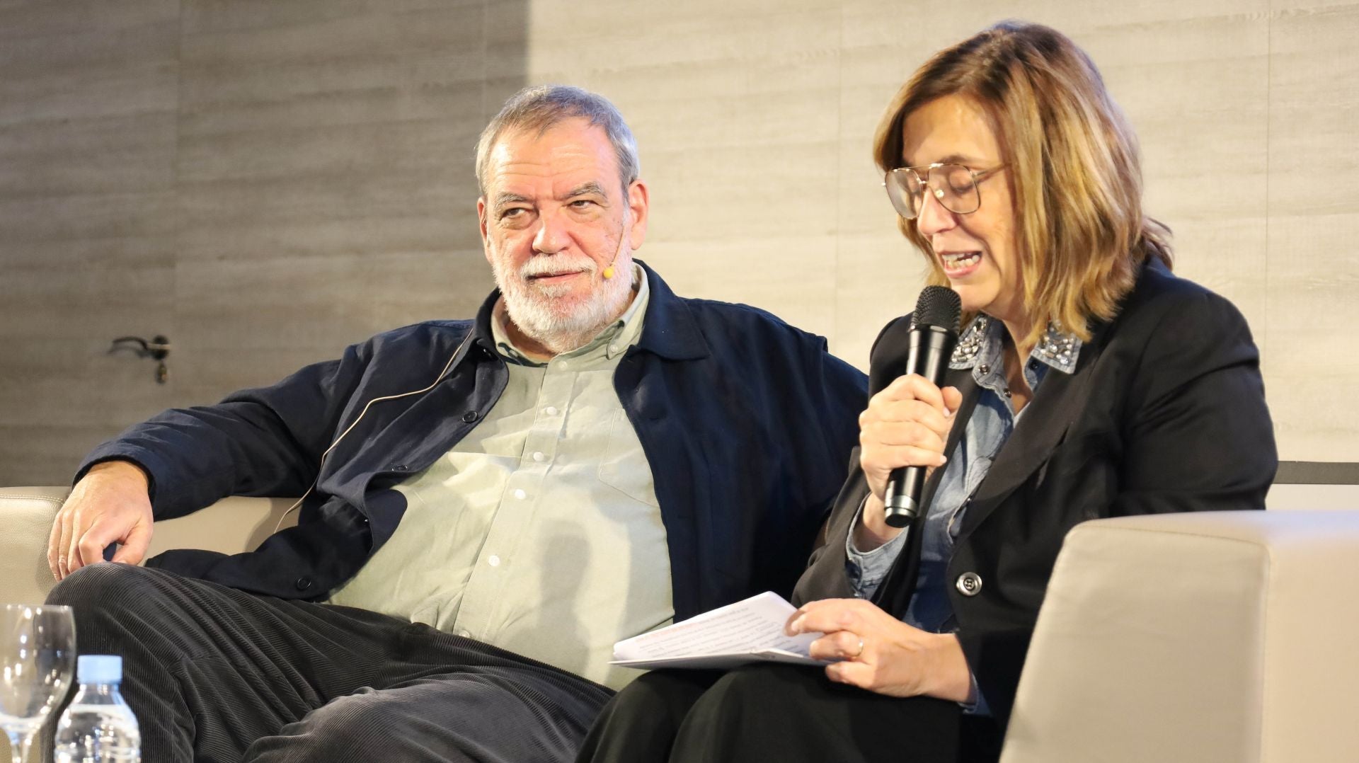 Así ha sido el encuentro literario con Jorge Díaz, de Carmen Mola, en Palencia