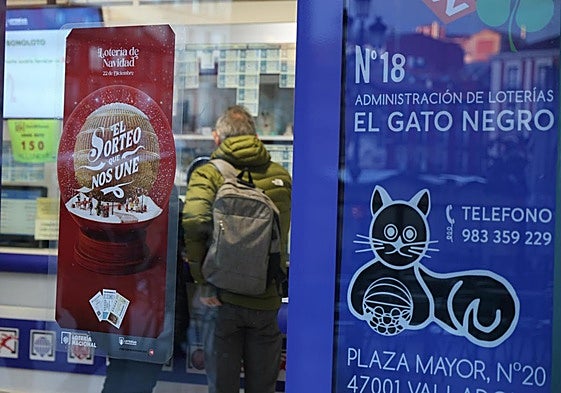 Escaparate de Justo Muñoz ya con decoración de Navidad.