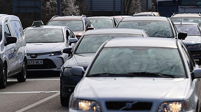 ¿En qué zona de la ciudad, frecuente escenario de atascos, se planea la construcción de un paso inferior para vehículos?