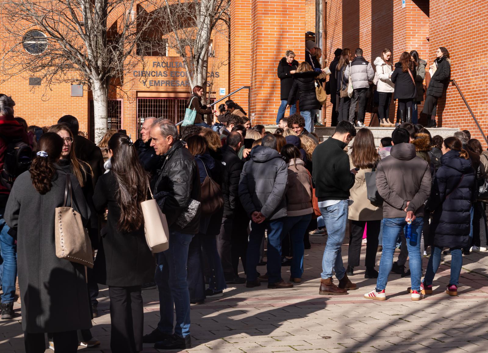 Aspirantes al MIR durante la última convocatira en la Facultad de Economía, en Valladolid.