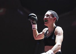 Isa Rivero, el viernes por la noche tras ganar el combate por el título mundial de boxeo en el peso átomo