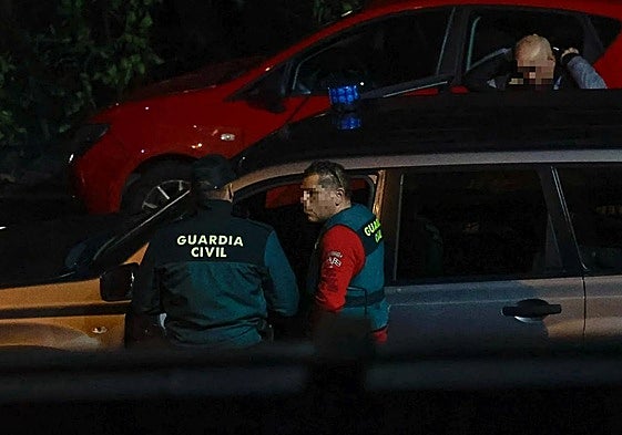 Gaurdia Civil en la mina tras el derrumbe.