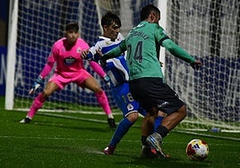 Pau Miguélez, durante el partido ante el Fabril.