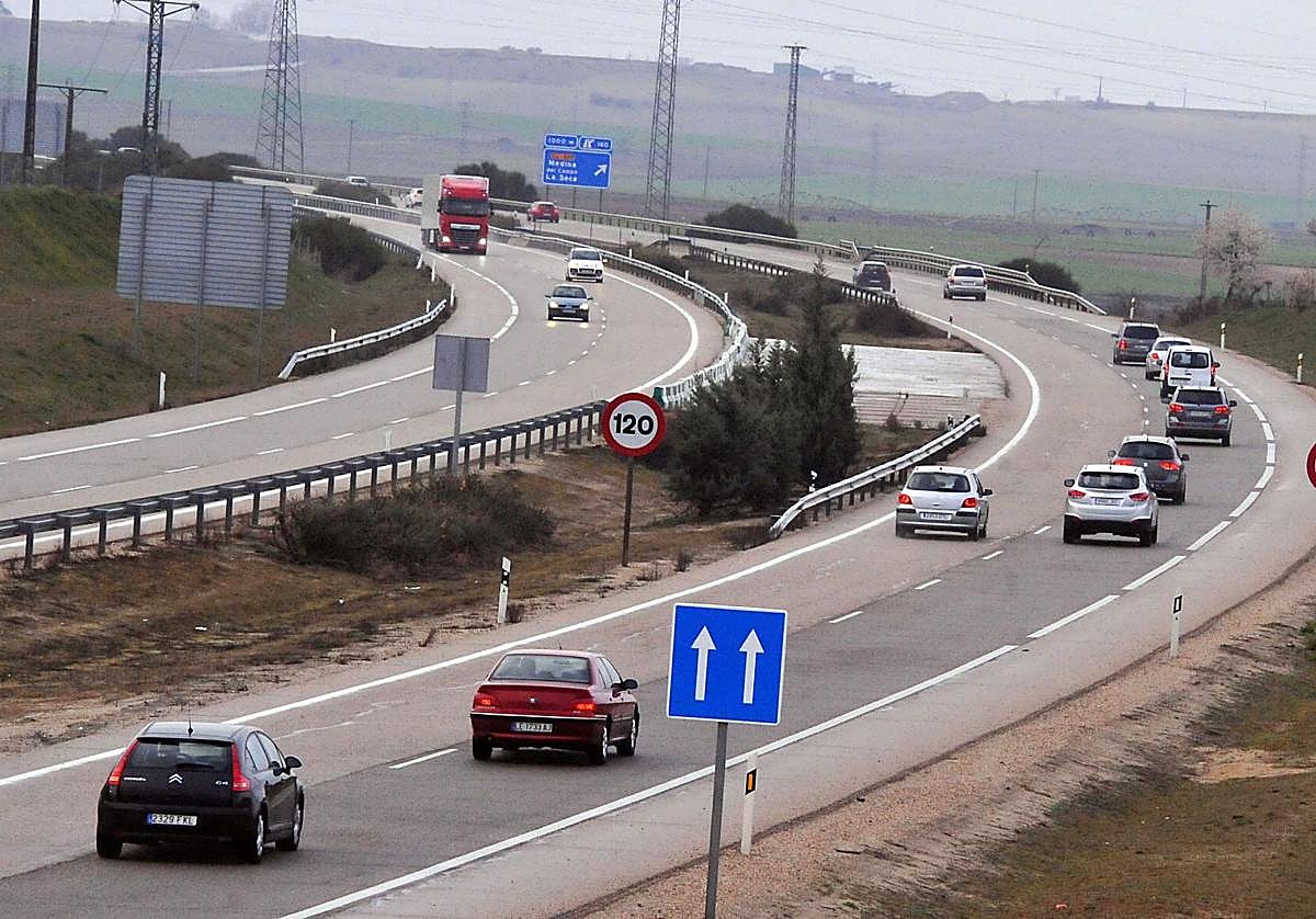 Imagen de archivo de la A-6 en las inmediaciones de la localidad vallisoletana de Rueda.