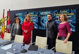 Mar Sancho y Sergio Domínguez, en el centro, ayer en la presentación.