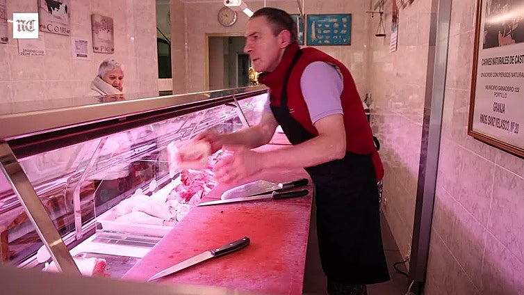 José Pinilla se jubila tras de 35 años despachando carne en Paseo del Cauce