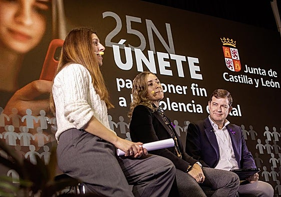 Mañueco, en su participación en el acto de este lunes en el IES Isabel de Castilla de Ávila.