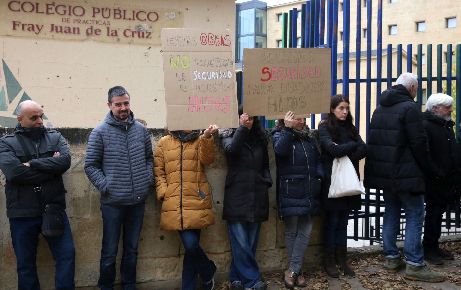 Protesta de los padres de La Aneja