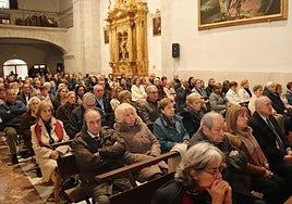 Asistentes a la eucaristía presidida por el obispo en El Henar, ayer.