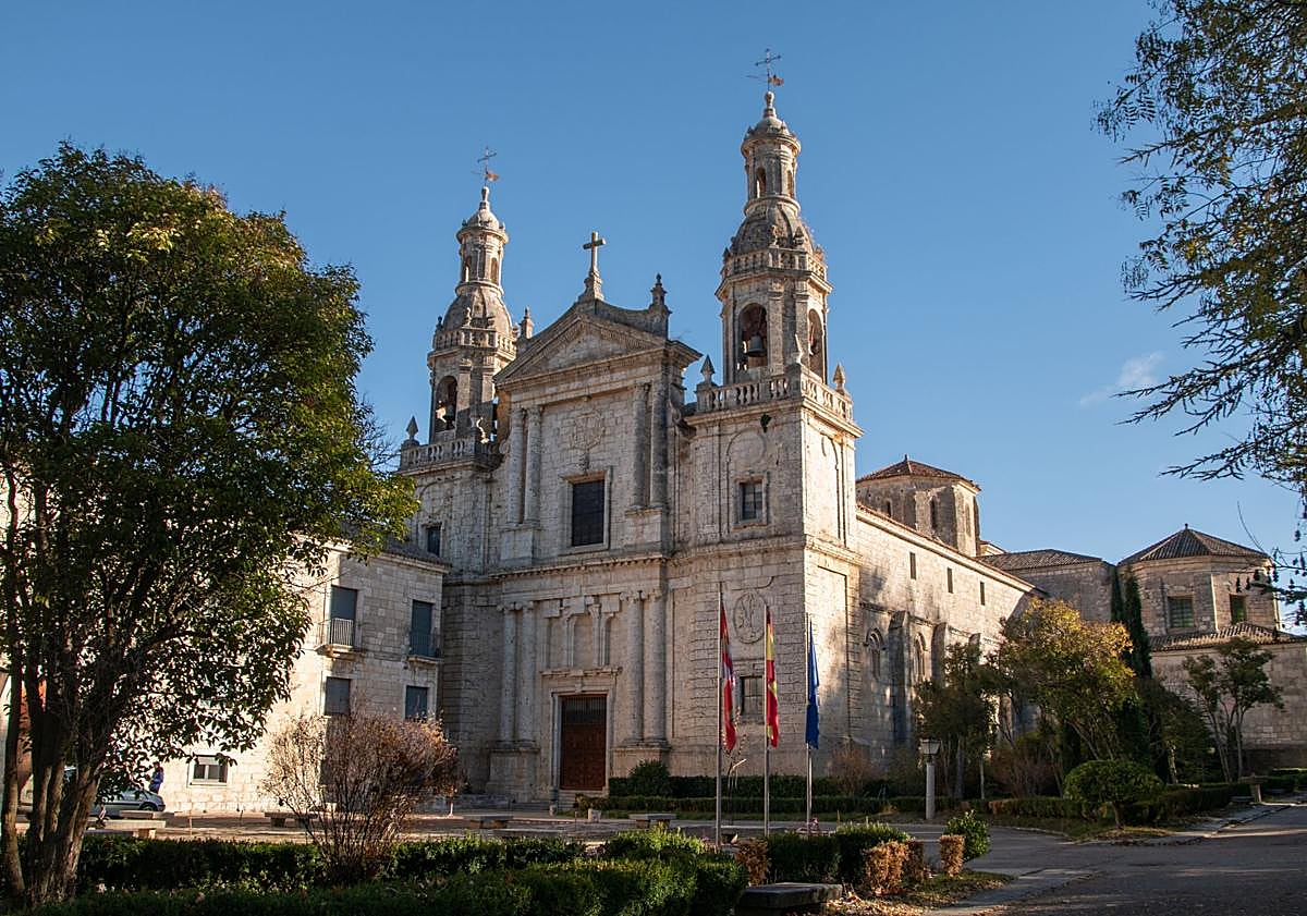 Imagen principal - Monasterio de La Santa Espina, exposición de mariposas y embalse. 