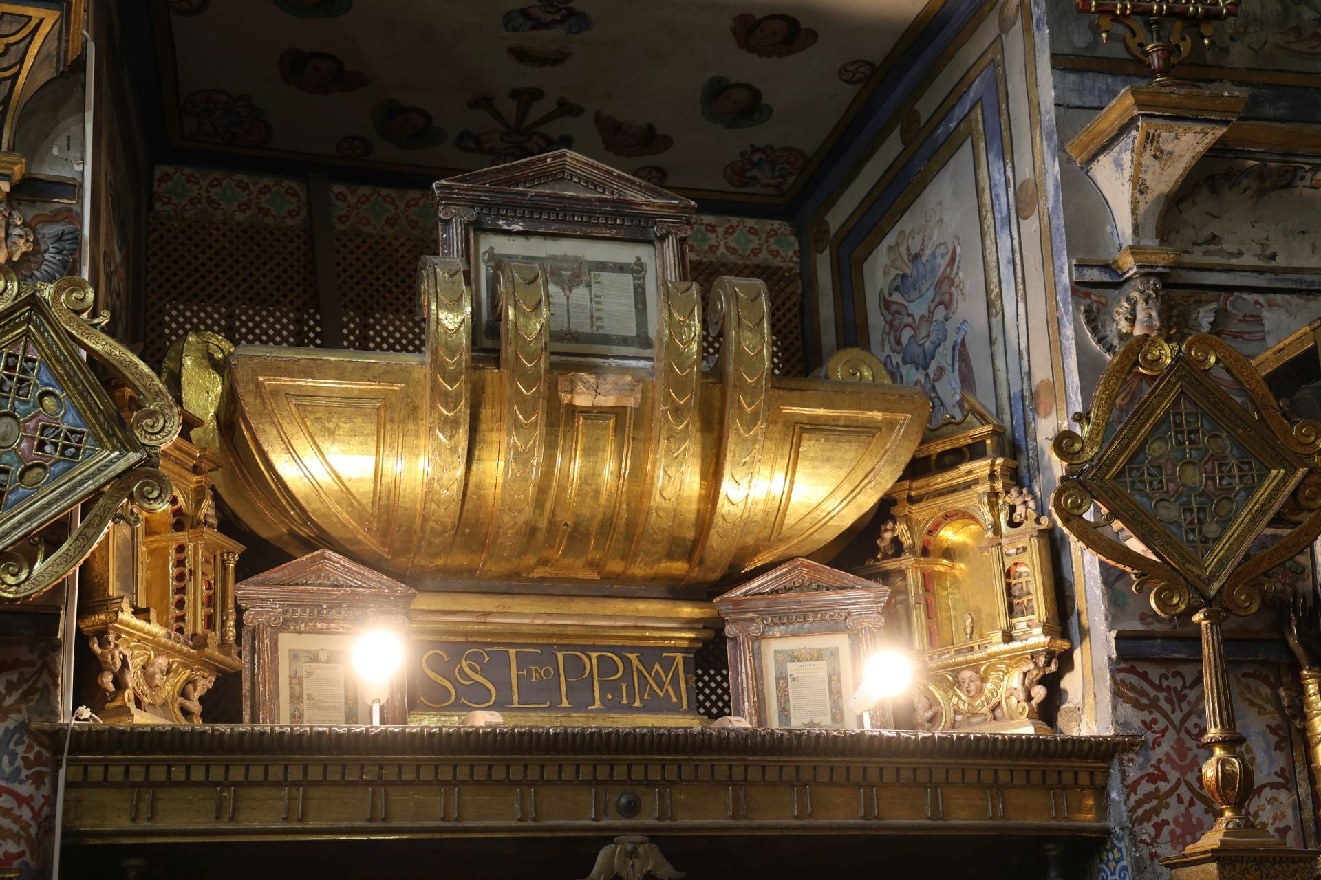 La capilla relicario de San Miguel y San Julián, al detalle