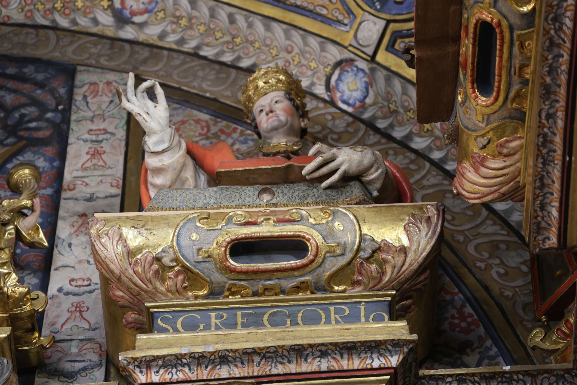 La capilla relicario de San Miguel y San Julián, al detalle