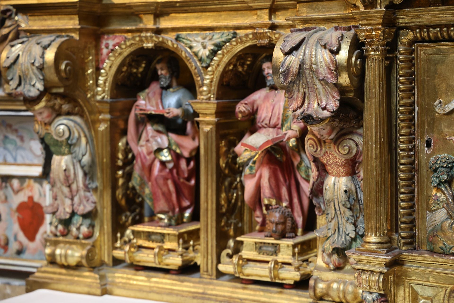 La capilla relicario de San Miguel y San Julián, al detalle