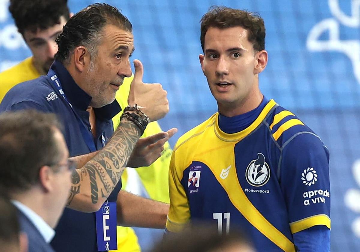 Alejandro Pisonero, durante un tiempo muerto, en el choque ante el Guadalajara.