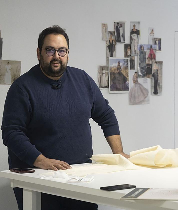 Imagen secundaria 2 - Alejandro Maíllo en su atelier de la calle López Gómez de Valladolid. 