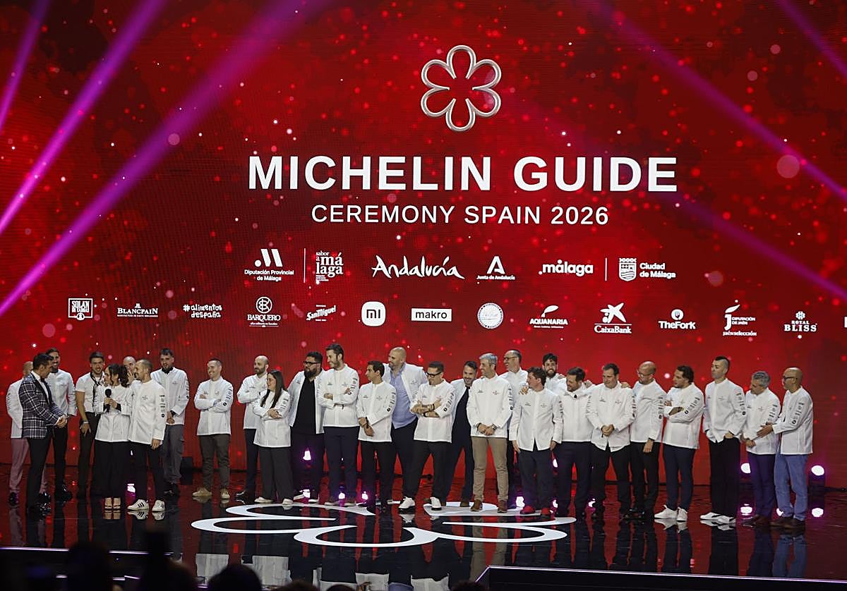 Fotografía de familia de los galardonados con una estrella durante la gala de entrega de los premios, que tuvo lugar este martes en Málaga.