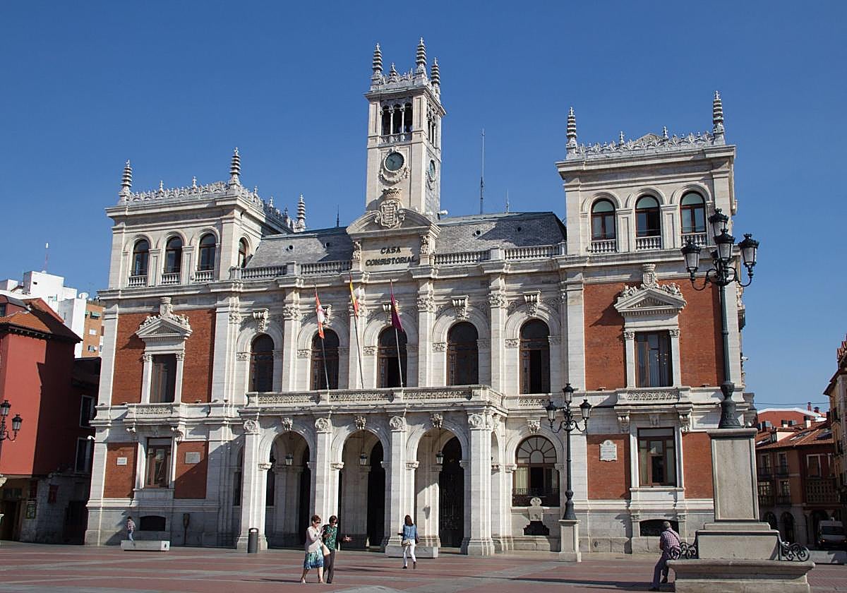 Imagen de archivo de la fachada del Ayuntamiento de Valladlid.