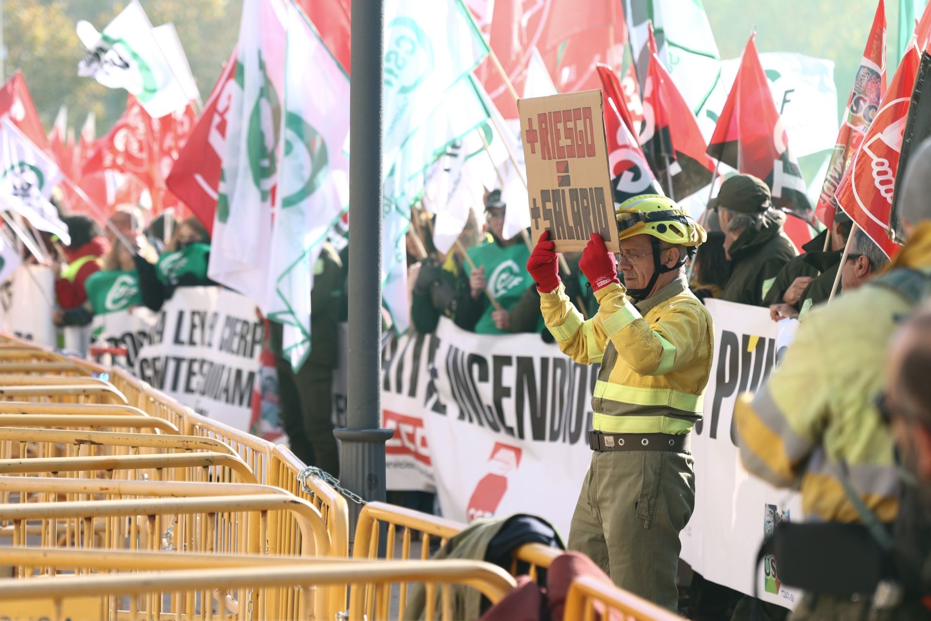 Protesta contra el decreto ley sobre el operativo de incendios presentado por la Junta de Castilla y León