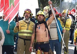 Protesta contra el decreto ley sobre el operativo de incendios presentado por la Junta de Castilla y León