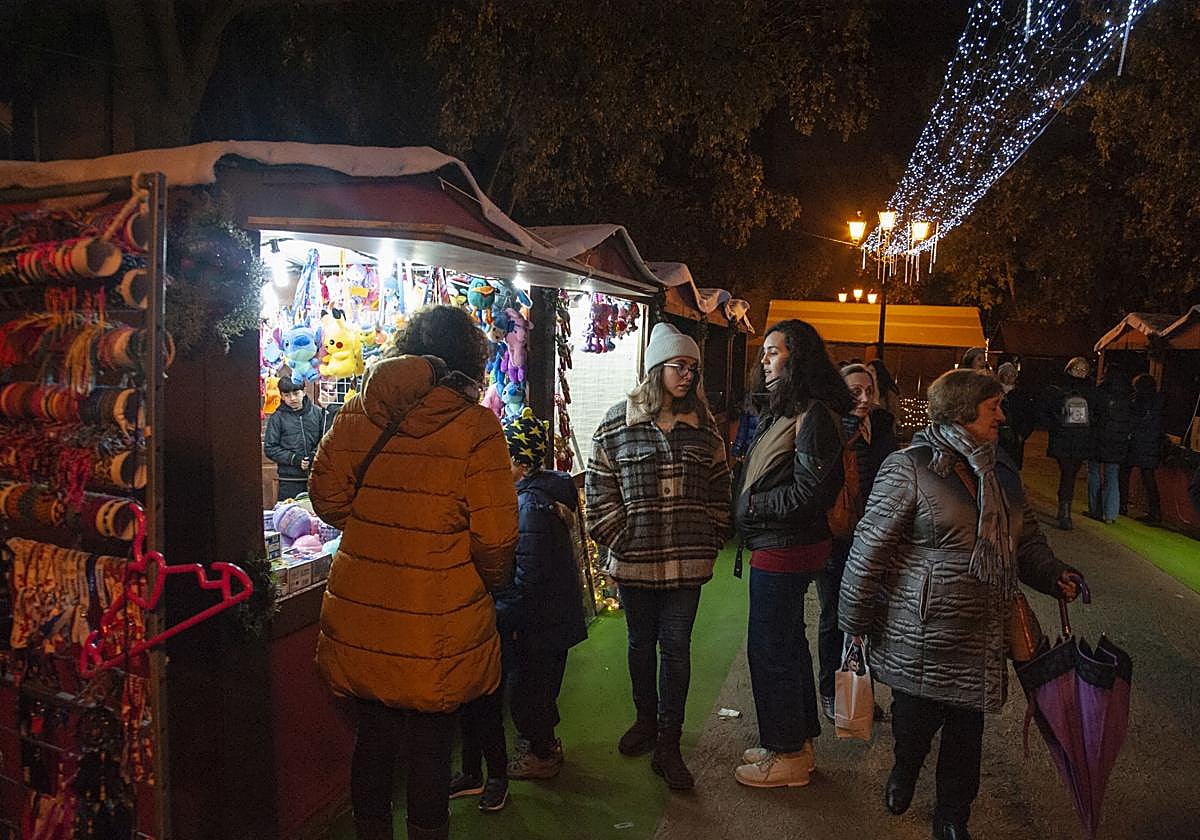Mercado de la Navidad en el paseo del Salón.