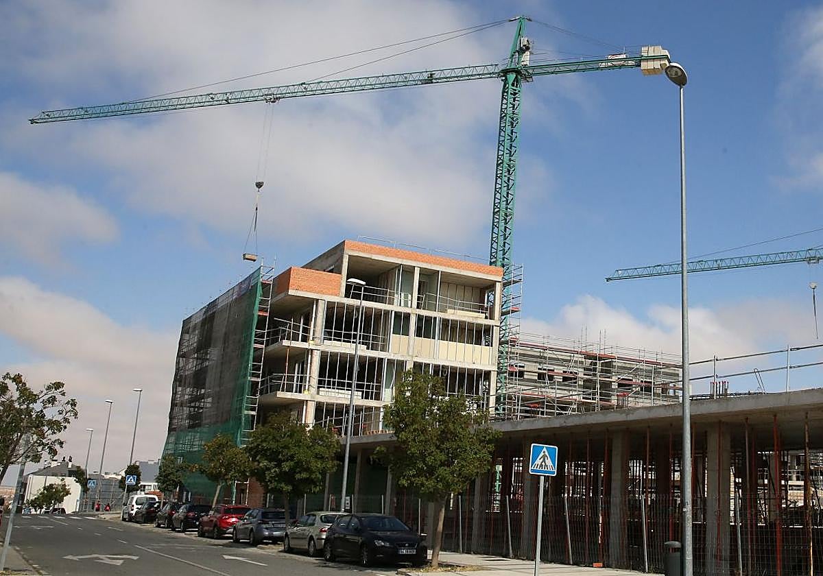 Un bloque de viviendas en construcción en la capital segoviana.