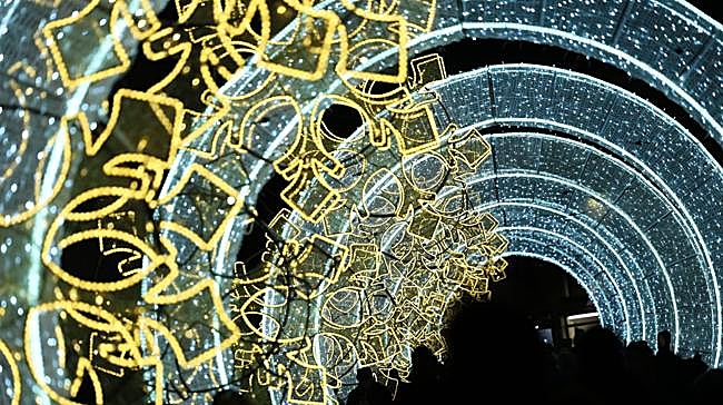 ¿En qué céntricos lugares se realiza un espectáculo de luz y sonido?