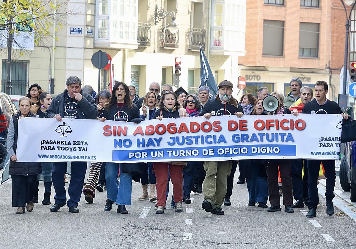Las imágenes de la protesta de los abogados de turno en Valladolid